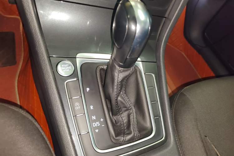 Used Volkswagen Golf 2020 Zhiai Edition 200TSI DSG Comfortable & Ambitious Version Gear Lever