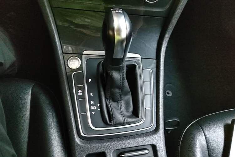 Used Volkswagen Golf 2020 Zhiai Edition 200TSI DSG Comfortable & Ambitious Version Gear Lever