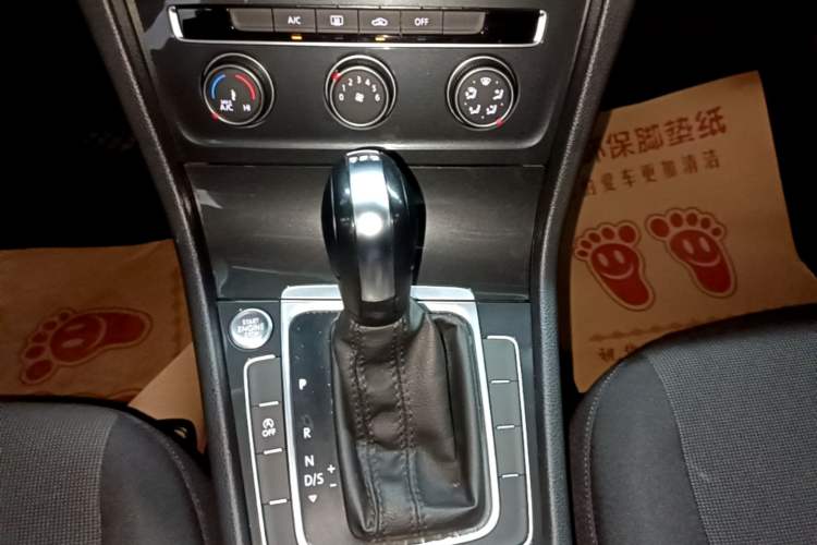 Used Volkswagen Golf 2020 Zhiai Edition 200TSI DSG Comfortable & Ambitious Version Gear Lever