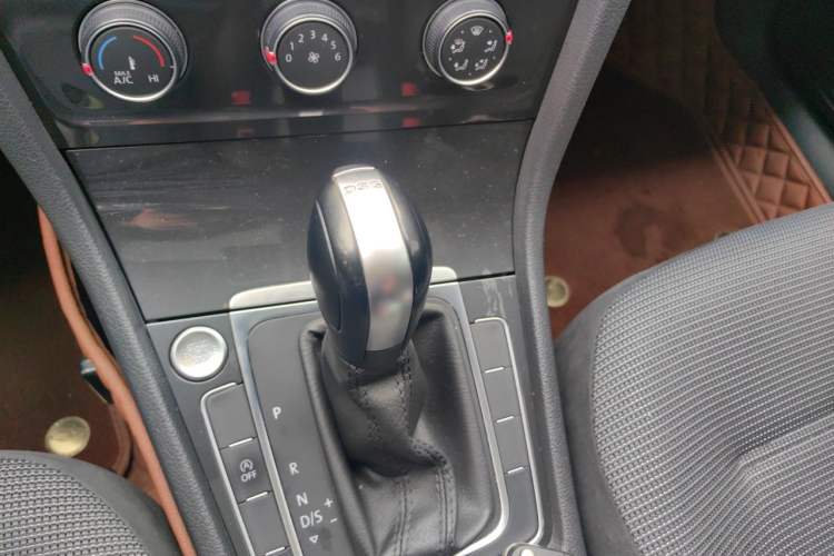 Used Volkswagen Golf 2020 Zhiai Edition 280TSI DSG Comfort Model Gear Lever