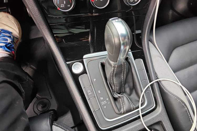 Used Volkswagen Golf 2020 Charming Edition 280TSI DSG R-Line Gear Lever