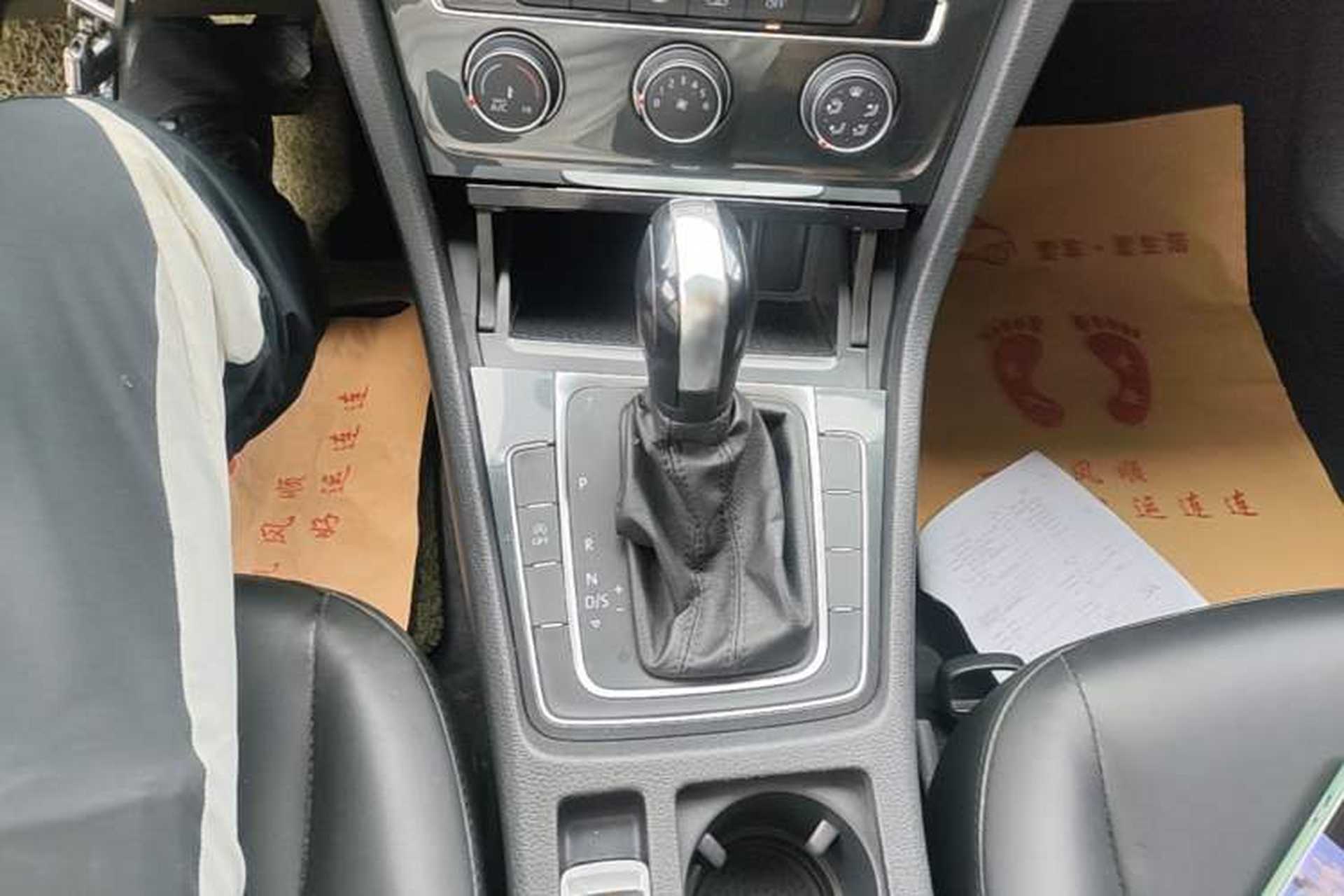 Used Volkswagen Golf 2020 200TSI DSG Comfortable and Ambitious Edition Gear Lever