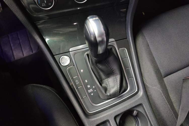 Used Volkswagen Golf 2020 Zhiai Edition 200TSI DSG Comfortable & Ambitious Version Gear Lever