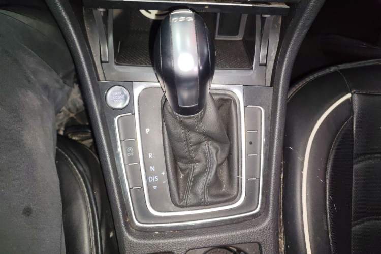 Used Volkswagen Golf 2020 Zhiai Edition 200TSI DSG Comfortable & Ambitious Version Gear Lever