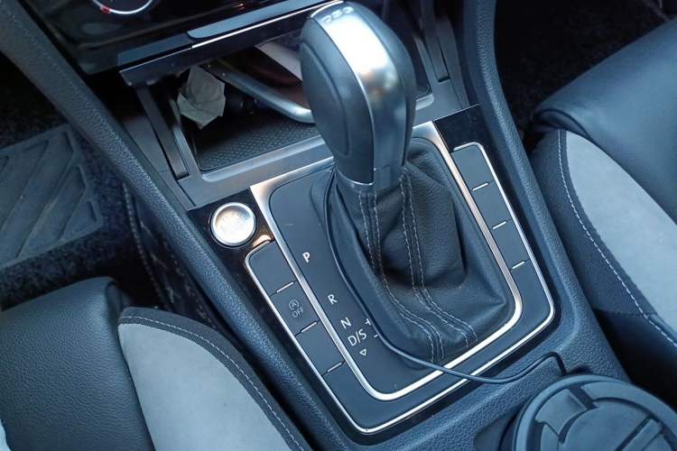 Used Volkswagen Golf 2020 Charming Edition 280TSI DSG R-Line Gear Lever