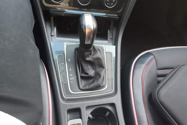 Used Volkswagen Golf 2020 Zhiai Edition 200TSI DSG Comfortable & Ambitious Version Gear Lever