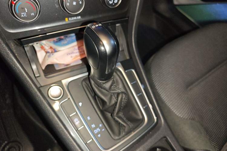 Used Volkswagen Golf 2020 Zhiai Edition 280TSI DSG Comfort Model Gear Lever