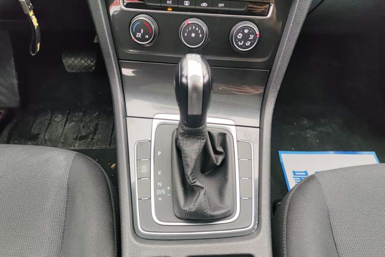Used Volkswagen Golf 2020 200TSI DSG Comfortable and Ambitious Edition Gear Lever