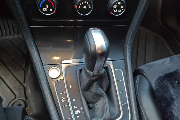 Used Volkswagen Golf 2020 Zhiai Edition 280TSI DSG Luxury Model Gear Lever