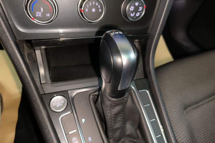Used Volkswagen Golf 2020 Zhiai Edition 280TSI DSG Comfort Model Gear Lever