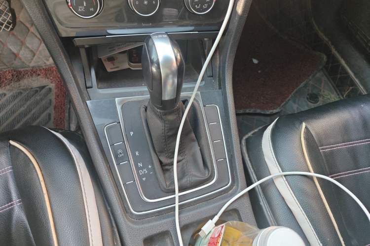 Used Volkswagen Golf 2020 200TSI DSG Comfortable and Ambitious Edition Gear Lever