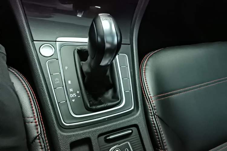 Used Volkswagen Golf 2020 Zhiai Edition 280TSI DSG Comfort Model Gear Lever