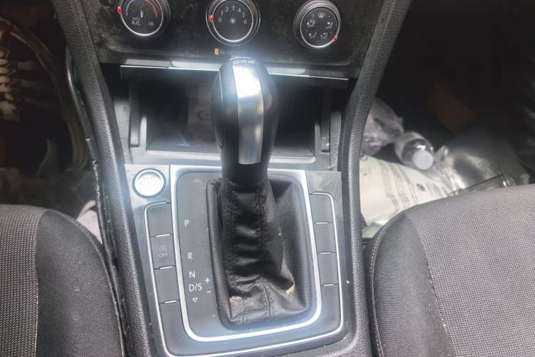 Used Volkswagen Golf 2020 Zhiai Edition 200TSI DSG Comfortable & Ambitious Version Gear Lever