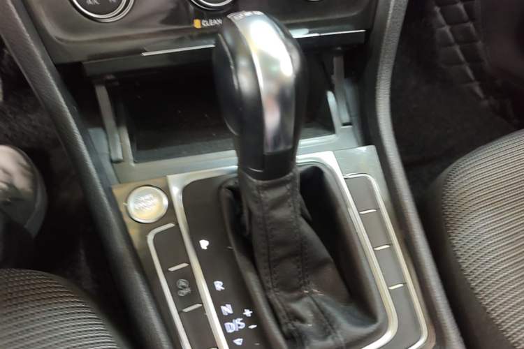 Used Volkswagen Golf 2020 Zhiai Edition 280TSI DSG Comfort Model Gear Lever