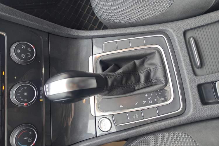 Used Volkswagen Golf 2020 Zhiai Edition 280TSI DSG Comfort Model Gear Lever