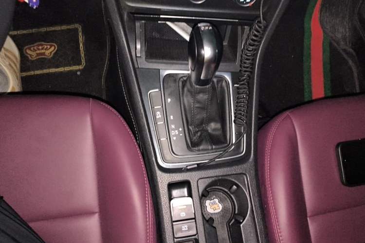 Used Volkswagen Golf 2020 200TSI DSG Comfortable and Ambitious Edition Gear Lever