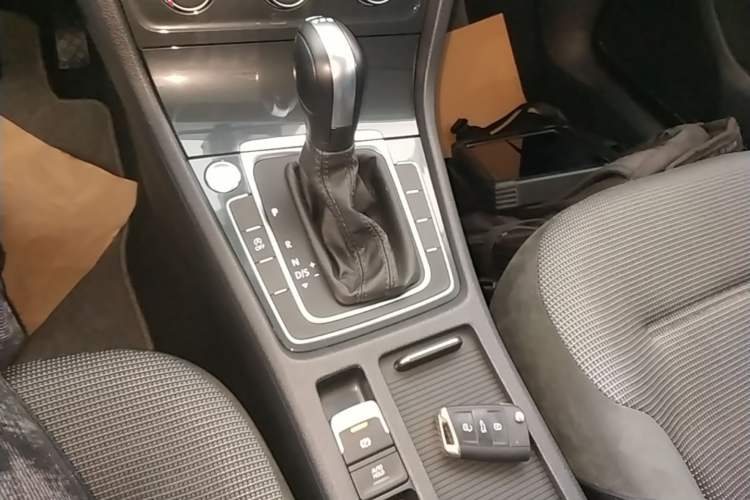 Used Volkswagen Golf 2020 Zhiai Edition 280TSI DSG Comfort Model Gear Lever