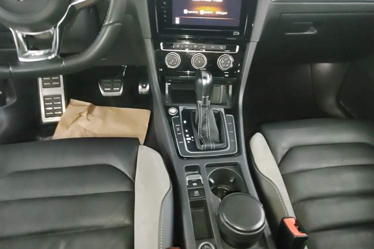 Used Volkswagen Golf 2020 280TSI DSG R-Line Version Gear Lever