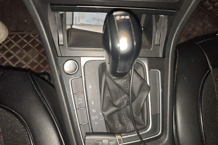 Used Volkswagen Golf 2020 200TSI DSG Comfortable and Ambitious Edition Gear Lever