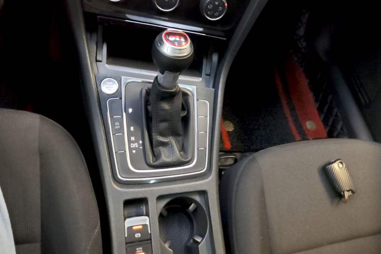 Used Volkswagen Golf 2020 Zhiai Edition 200TSI DSG Comfortable & Ambitious Version Gear Lever