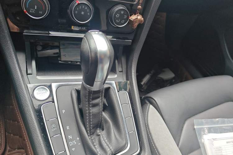 Used Volkswagen Golf 2020 Charming Edition 280TSI DSG R-Line Gear Lever