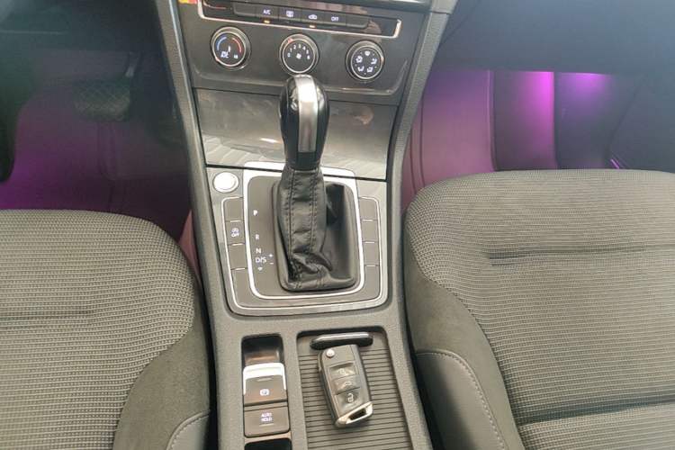 Used Volkswagen Golf 2020 Zhiai Edition 280TSI DSG Comfort Model Gear Lever