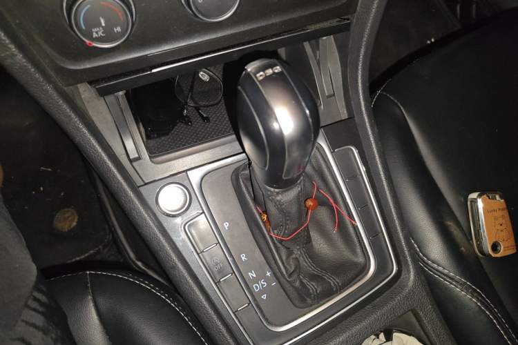 Used Volkswagen Golf 2020 Zhiai Edition 200TSI DSG Comfortable & Ambitious Version Gear Lever