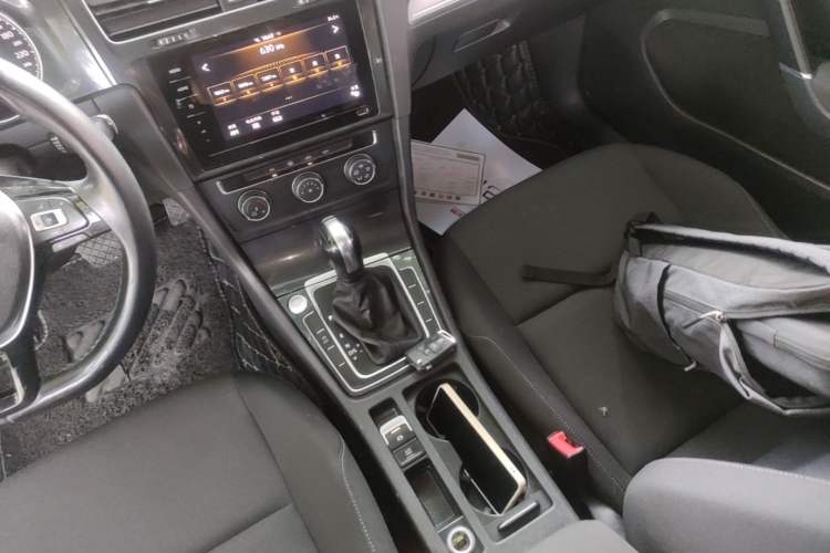 Used Volkswagen Golf 2020 Zhiai Edition 200TSI DSG Comfortable & Ambitious Version Gear Lever