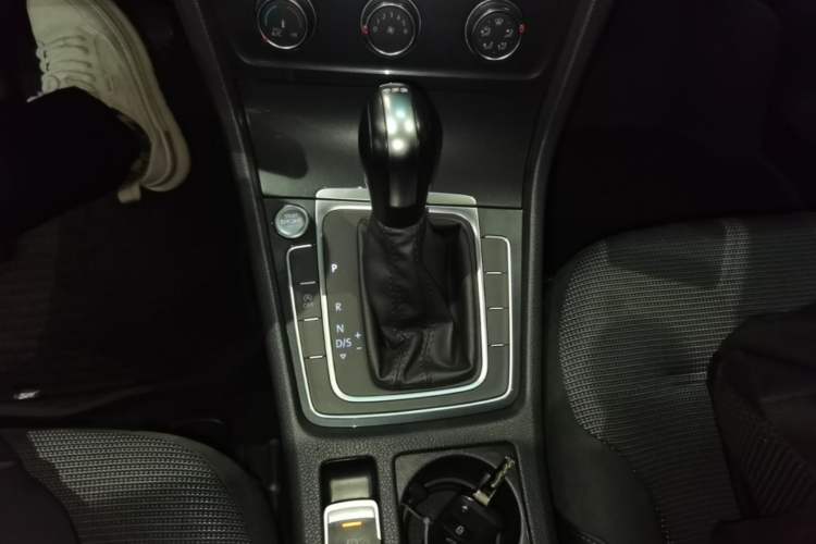 Used Volkswagen Golf 2020 Zhiai Edition 280TSI DSG Comfort Model Gear Lever