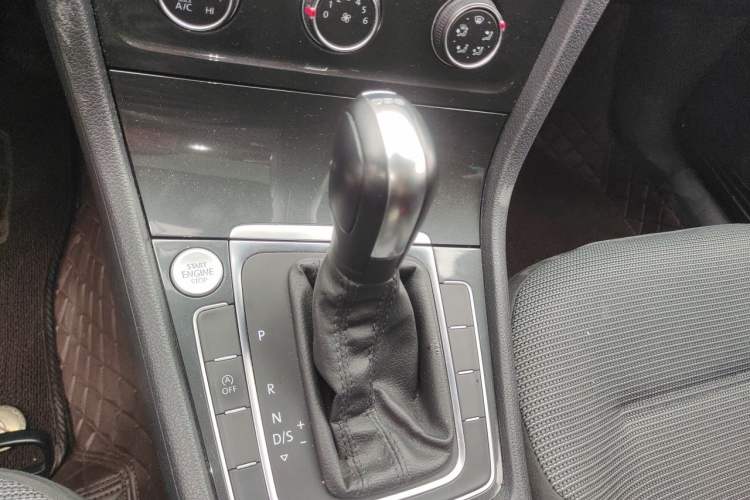Used Volkswagen Golf 2020 Zhiai Edition 280TSI DSG Comfort Model Gear Lever