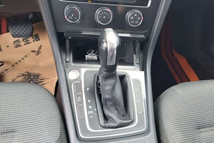 Used Volkswagen Golf 2020 Zhiai Edition 280TSI DSG Comfort Model Gear Lever