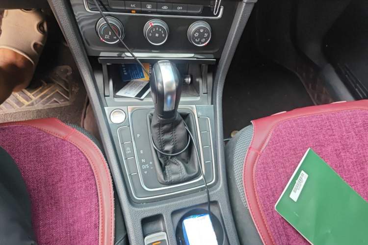 Used Volkswagen Golf 2020 Zhiai Edition 280TSI DSG Comfort Model Gear Lever