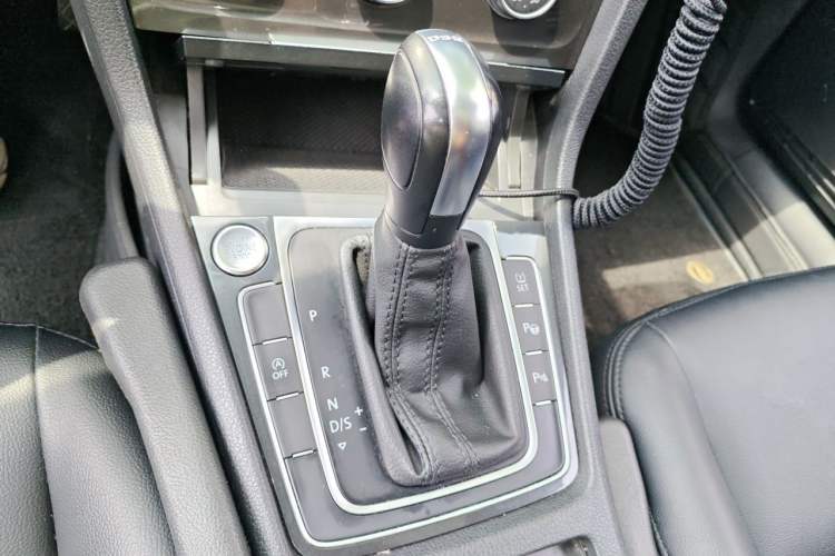 Used Volkswagen Golf 2020 Zhiai Edition 200TSI DSG Comfortable & Ambitious Version Gear Lever