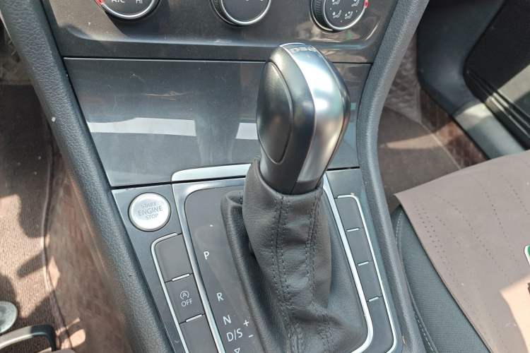 Used Volkswagen Golf 2020 Zhiai Edition 200TSI DSG Comfortable & Ambitious Version Gear Lever