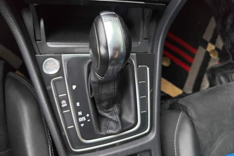 Used Volkswagen Golf 2020 280TSI DSG Luxury Edition Gear Lever