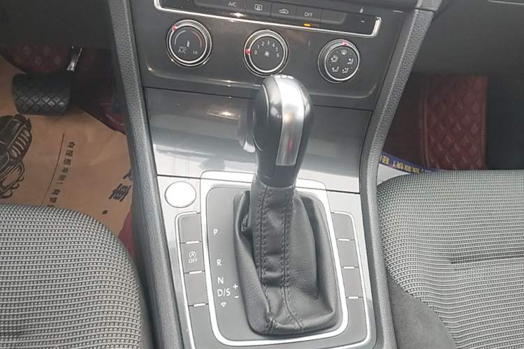 Used Volkswagen Golf 2020 Zhiai Edition 280TSI DSG Comfort Model Gear Lever