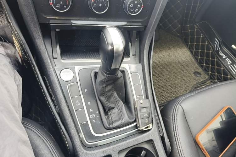 Used Volkswagen Golf 2020 Zhiai Edition 200TSI DSG Comfortable & Ambitious Version Gear Lever