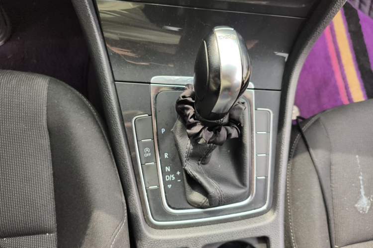 Used Volkswagen Golf 2020 200TSI DSG Comfortable and Ambitious Edition Gear Lever