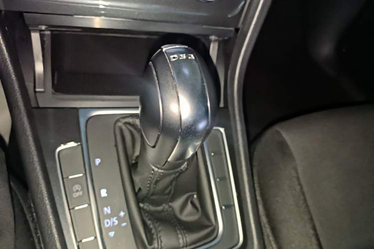 Used Volkswagen Golf 2020 200TSI DSG Comfortable and Ambitious Edition Gear Lever