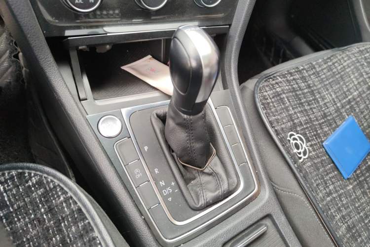 Used Volkswagen Golf 2020 Zhiai Edition 200TSI DSG Comfort Model Gear Lever