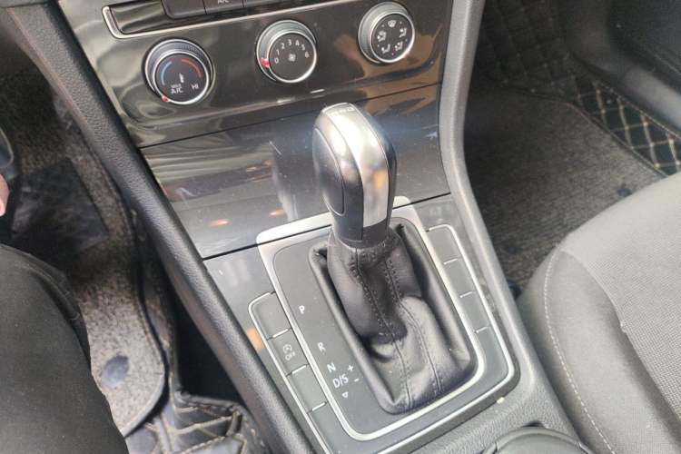 Used Volkswagen Golf 2020 200TSI DSG Comfortable and Ambitious Edition Gear Lever