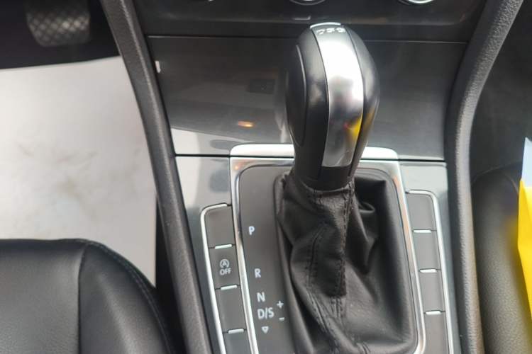 Used Volkswagen Golf 2020 200TSI DSG Comfortable and Ambitious Edition Gear Lever