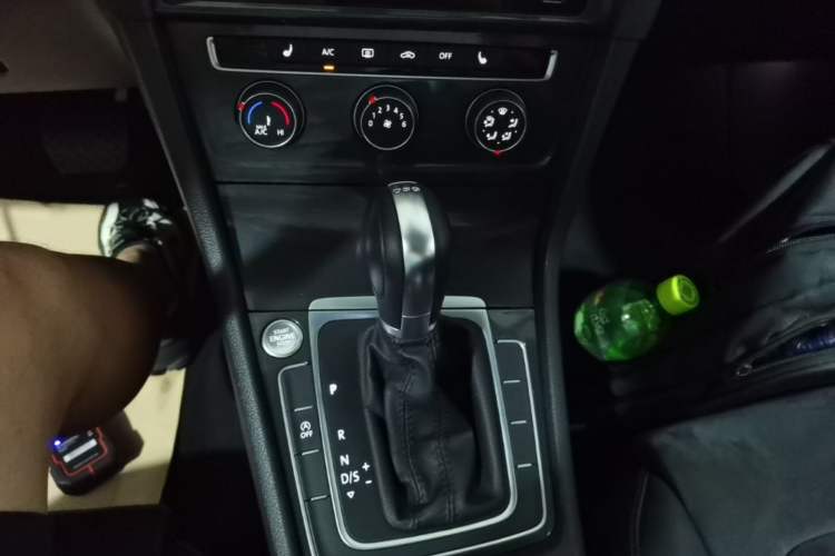 Used Volkswagen Golf 2020 Zhiai Edition 280TSI DSG Luxury Model Gear Lever