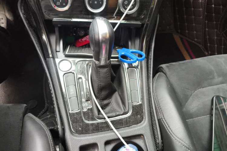 Used Volkswagen Golf 2020 280TSI DSG Luxury Edition Gear Lever