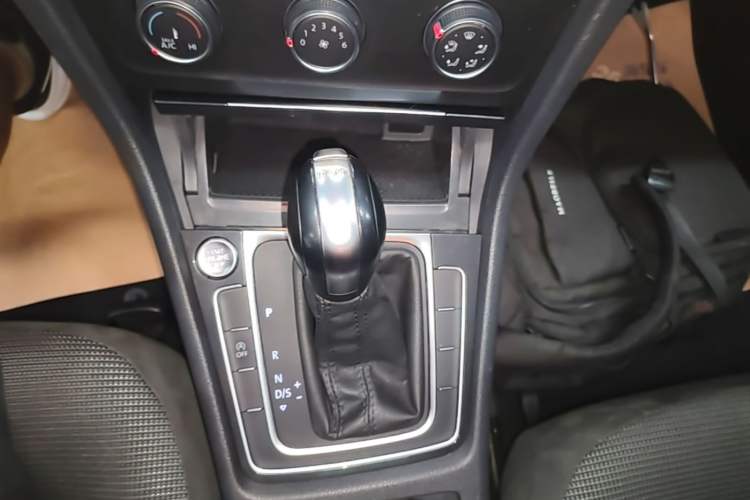 Used Volkswagen Golf 2020 Zhiai Edition 280TSI DSG Comfort Model Gear Lever