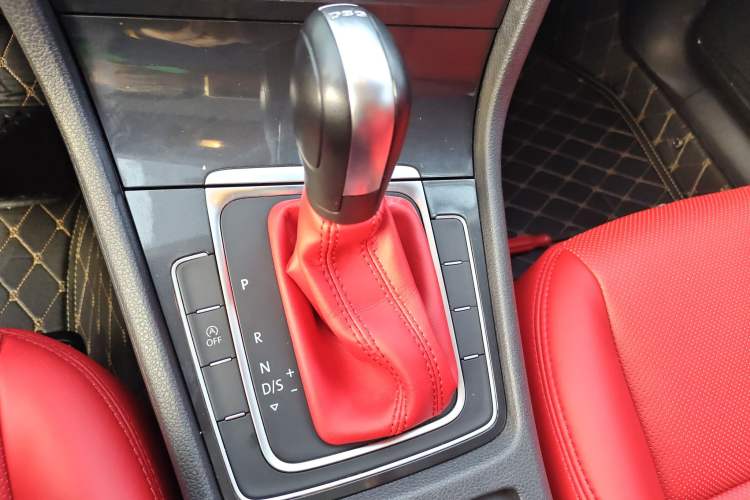Used Volkswagen Golf 2020 200TSI DSG Comfortable and Ambitious Edition Gear Lever