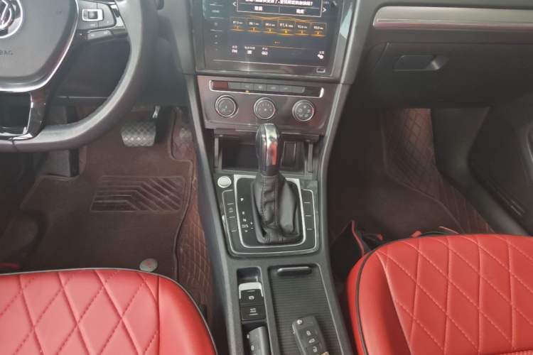 Used Volkswagen Golf 2020 Zhiai Edition 200TSI DSG Comfortable & Ambitious Version Gear Lever