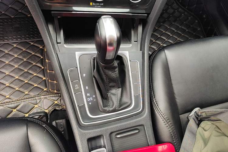 Used Volkswagen Golf 2020 200TSI DSG Comfortable and Ambitious Edition Gear Lever