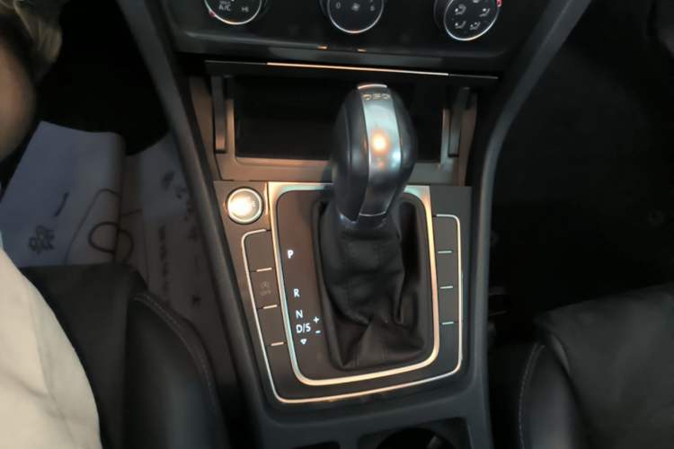 Used Volkswagen Golf 2020 280TSI DSG Luxury Edition Gear Lever