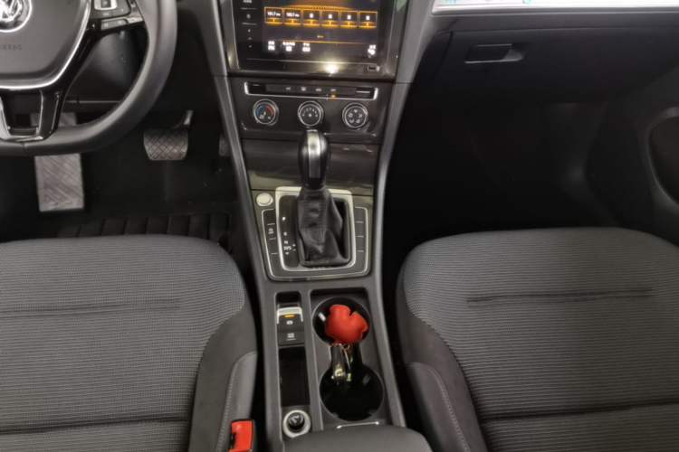 Used Volkswagen Golf 2020 Zhiai Edition 280TSI DSG Comfort Model Gear Lever